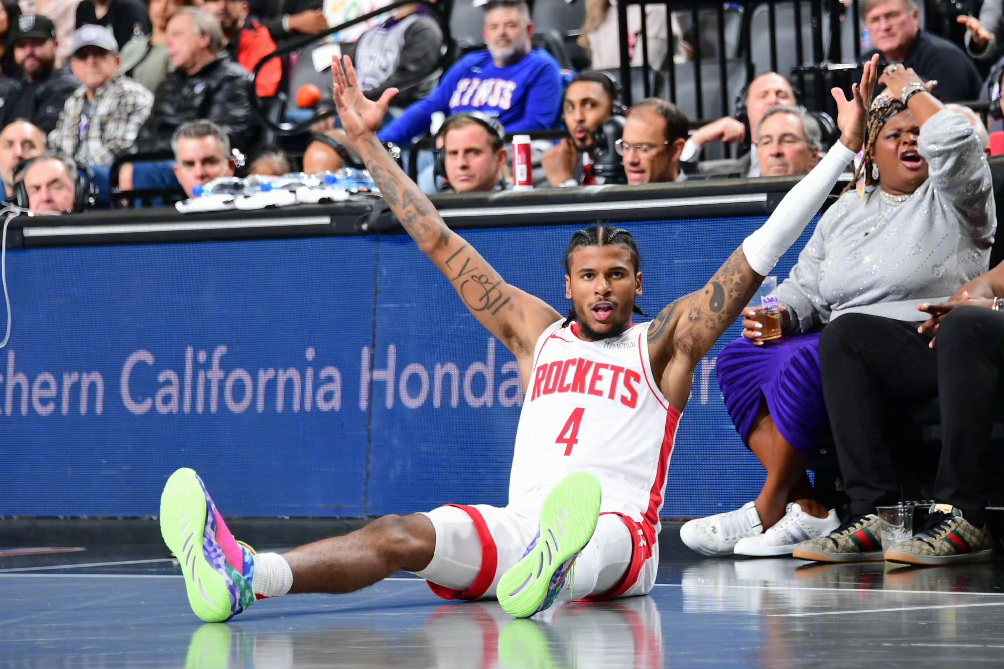 好博娱乐入口-关于清晨体能课后，萨克拉门托国王内部沟通备战NBA季后赛，管理层满意，控场能力受关注的信息